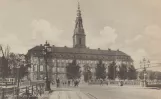 Postkort: København foran Christiansborg Slot (1918)
