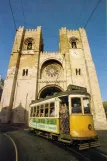 Postkort: Lissabon sporvognslinje 10/11 med motorvogn 237 foran Sé (1980)