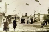 Postkort: Malmø lejlighedslinje X2 med bivogn 139 indgangen til Baltiska Utställningen (1914)