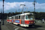 Postkort: Prag sporvognslinje 17 med motorvogn 6826 på mostè Svatopluka Čecha (1996)