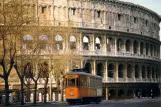Postkort: Rom sporvognslinje 13 med motorvogn 2073 foran Colosseo (1980)
