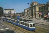 Postkort: Zürich sporvognslinje 11 med ledvogn 2043 på Bahnhofplatz HB (2000)