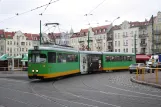 Poznań sporvognslinje 2 med ledvogn 672 i krydset Rynek Jeżycki/Kraszewskiego (2009)