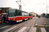 Prag sporvognslinje 12 med motorvogn 8627 ved Nádraźi Hološocvice (2001)