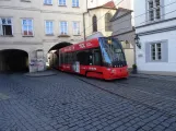 Prag sporvognslinje 22 med lavgulvsledvogn 9362 på Letenská (2024)