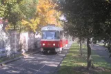 Prag sporvognslinje 22 med motorvogn 7070 på Mariánské hradby (2005)