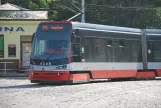 Prag sporvognslinje 24 med lavgulvsledvogn 9206 i krydset Nábřeží Edvarda Beneše/Štefánikův Most (2015)