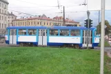 Riga sporvognslinje 2 med motorvogn 30122 på 13.janvāra iela, set fra siden (2012)