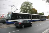 Riga sporvognslinje 6 med lavgulvsledvogn 57082 på Aspazijas bulvāris (2012)