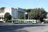 Rom sporvognslinje 3 med lavgulvsledvogn 9039 på Piazza Thorvaldsen (2009)