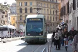 Rom sporvognslinje 8 med lavgulvsledvogn 9235 ved Torre Argentina (2010)