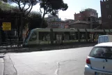 Rom sporvognslinje 8 med lavgulvsledvogn 9250 på Viale Trastevere, set fra siden (2010)