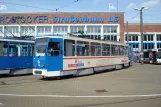 Rostock skolevogn 708 foran remisen Hamburger Straße (2011)