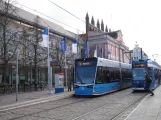 Rostock sporvognslinje 1 med lavgulvsledvogn 606 ved Neuer Markt (2015)