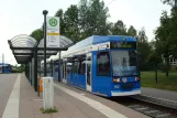 Rostock sporvognslinje 5 med lavgulvsledvogn 652 ved Mecklenburger Allee (2011)