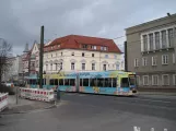 Rostock sporvognslinje 5 med lavgulvsledvogn 656 i krydset Richard-Wagner-Straße/Paulstraße (2015)