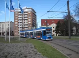 Rostock sporvognslinje 5 med lavgulvsledvogn 658 på Neuer Markt (2015)