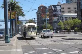 San Francisco F-Market & Wharves med motorvogn 1056 på The Embarcadero (2010)