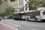 San Francisco F-Market & Wharves med motorvogn 162 på Market Street (2010)