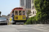 San Francisco kabelbane Powell-Hyde med kabelsporvogn 15 i krydset Powell Street/California Street (2010)