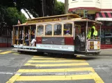 San Francisco kabelbane Powell-Hyde med kabelsporvogn 28 i krydset Hyde Street / Jackson Street (2023)