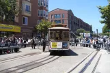 San Francisco kabelbane Powell-Mason med kabelsporvogn 11 ved Taylor & Bay (2010)