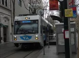 San Jose Blue Line (901) med lavgulvsledvogn 937 ved San Antonio (2023)