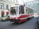 Sankt Petersborg sporvognslinje 16 med motorvogn 8324 på Zagorodnyi prospekt (2009)