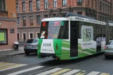 Sankt Petersborg sporvognslinje 25 med lavgulvsledvogn 1113 på Kuznechnyy Pereulok (2018)