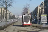 Sankt Petersborg sporvognslinje 29 med motorvogn 1350 på Moskowskaya Prospekt (2012)