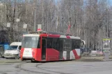Sankt Petersborg sporvognslinje 45 med motorvogn 1409 på Uliza Calova (2012)