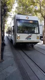 Santa Clara regionallinje Green 902 med lavgulvsledvogn 926 på N 1st Street (2018)