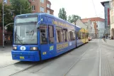 Schwerin sporvognslinje 1 med lavgulvsledvogn 802 på Marienplatz (2010)
