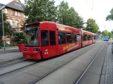 Schwerin sporvognslinje 1 med lavgulvsledvogn 816 ved Platz der Jugend (2023)
