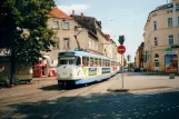 Schwerin sporvognslinje 2 med motorvogn 126 på Platz der Freiheit (2001)