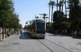 Sevilla sporvognslinje T1 med lavgulvsledvogn 304 på Calle San Fernando (2017)
