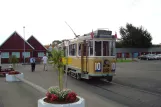 Skælskør museumslinje med motorvogn 608 foran Havnepladsen (2011)