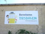 Skilt: Aarhus motorvogn 9 Indgangen til Tirsdalens Børnehave i Kristrup ved Randers (2019)
