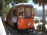 Sóller sporvognslinje med motorvogn 21 på Carrer de la Marina, set fra siden (2013)