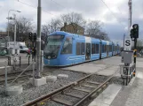 Stockholm sporvognslinje 30 Tvärbanan med lavgulvsledvogn 460 ved Årstaberg (2019)