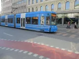 Stockholm sporvognslinje 7S Spårväg City med lavgulvsledvogn 1 på Hamngaten (2019)