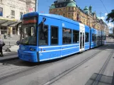 Stockholm sporvognslinje 7S Spårväg City med lavgulvsledvogn 5 på Nybroplan (2015)