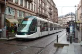 Strasbourg sporvognslinje A med lavgulvsledvogn 2037 ved Langstross/Grand'Rue (2008)