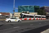 Tallinn sporvognslinje 4 med lavgulvsledvogn 514 "Sirje" på Viru väljak (2018)