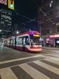 Toronto sporvognslinje 505 Dundas med lavgulvsledvogn 4515 på Dundas St W (2022)