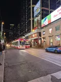 Toronto sporvognslinje 506 Carlton med lavgulvsledvogn 4540 på Dundas St W (2022)