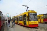 Warszawa sporvognslinje 3 med lavgulvsledvogn 3028 ved Annopol (2011)