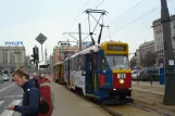 Warszawa sporvognslinje 33 med motorvogn 808 ved Plac Konstytucji (2011)