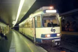 Wien regionallinje 515 - Badner Bahn med ledvogn 102 "Karl" ved Matzlernsdoferplatz (2001)