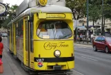 Wien Ring-Tram med ledvogn 4867 ved Oper, Karlsplatz U (2014)